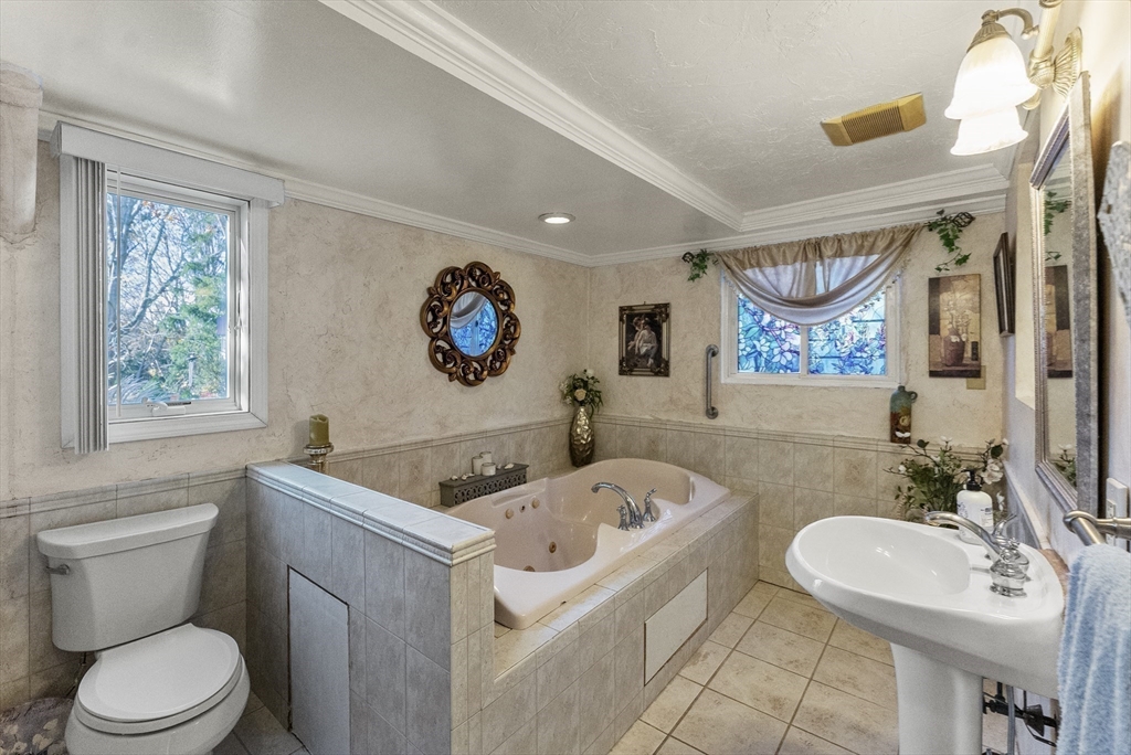 Plymouth, Massachusetts, 02360, United States, 3 Bedrooms Bedrooms, ,4 BathroomsBathrooms,Residential,For Sale,1994439