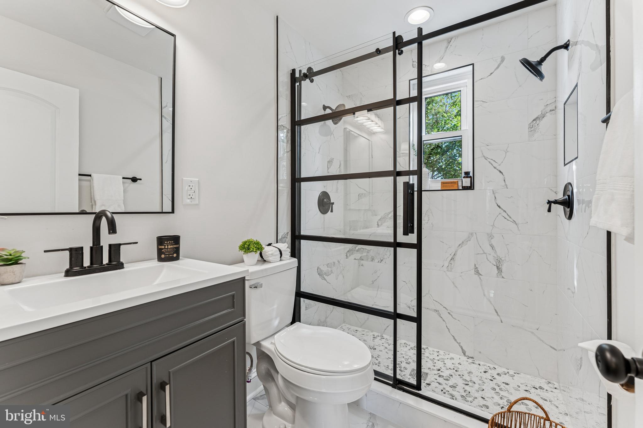 Alexandria, Virginia, 22305, United States, 2 Bedrooms Bedrooms, ,2 BathroomsBathrooms,Residential,For Sale,1974640