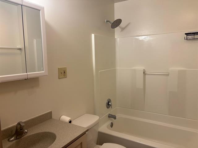 Nashua, New Hampshire, 03060, United States, 6 Bedrooms Bedrooms, ,2 BathroomsBathrooms,Residential,For Sale,2009233