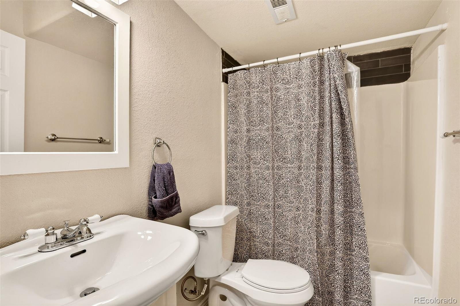 Highlands Ranch, Colorado, 80126, United States, 5 Bedrooms Bedrooms, ,4 BathroomsBathrooms,Residential,For Sale,1989546