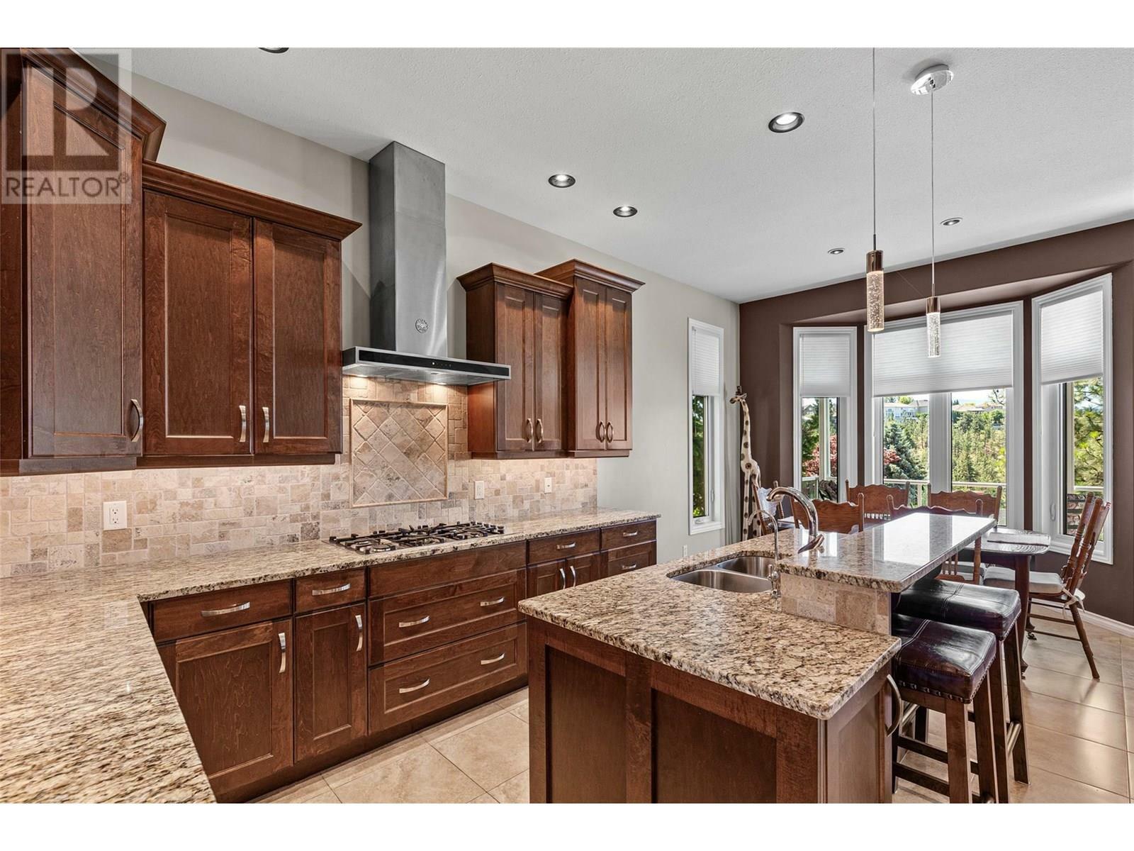 KELOWNA, British Columbia, V1V 1W2, CA, 4 Bedrooms Bedrooms, ,3 BathroomsBathrooms,Residential,For Sale,1882323