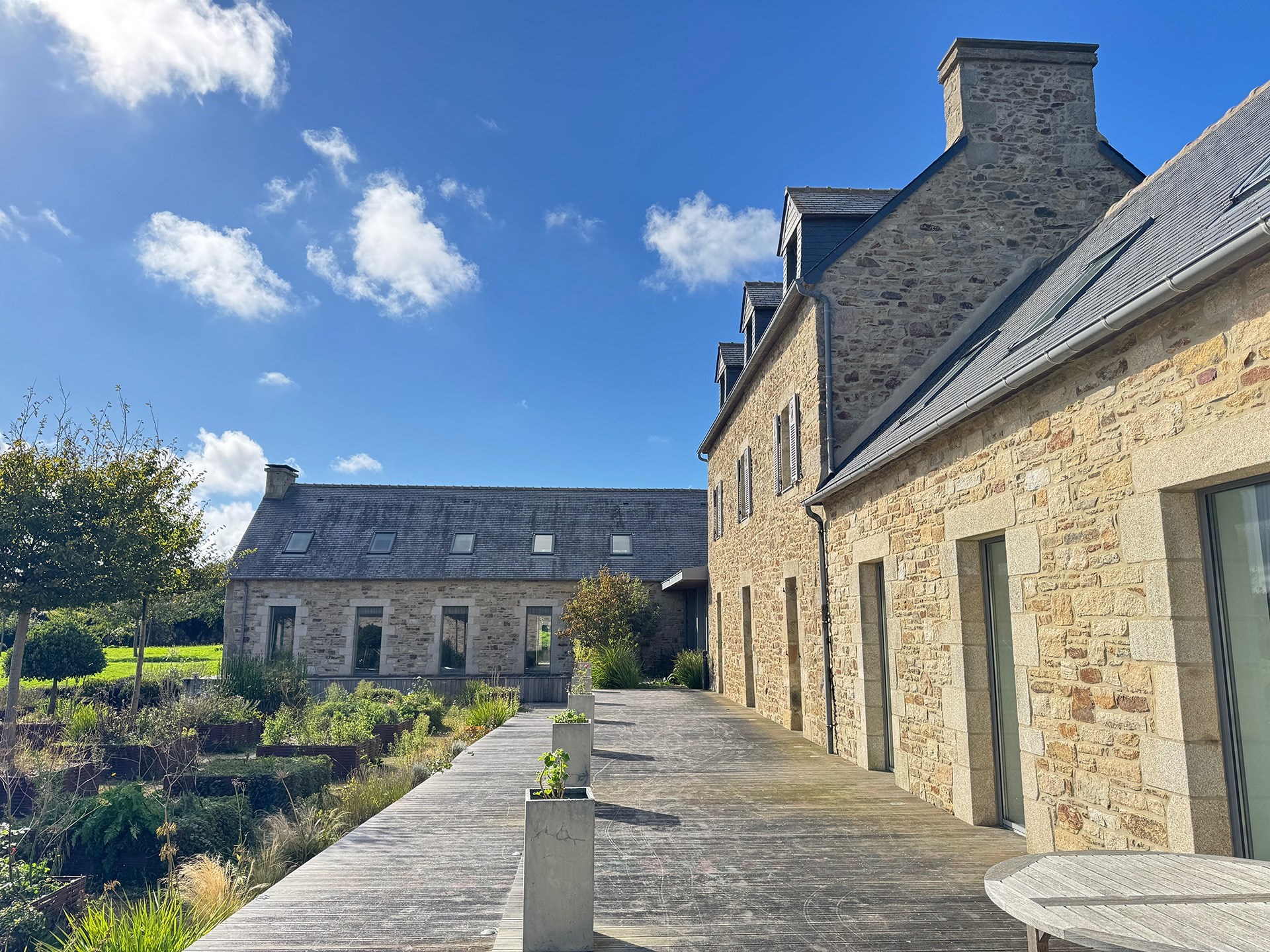  LANDEDA, LARGE HOUSE RENOVATED WITH TASTE AND ITS INDOOR SWIMMING POOL - 物件實景