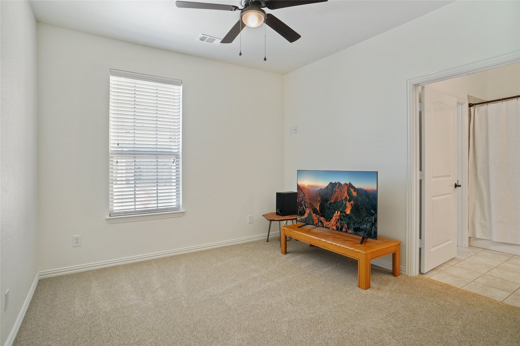 North Richland Hills, Texas, 76182, United States, 4 Bedrooms Bedrooms, ,3 BathroomsBathrooms,Residential,For Sale,1970443