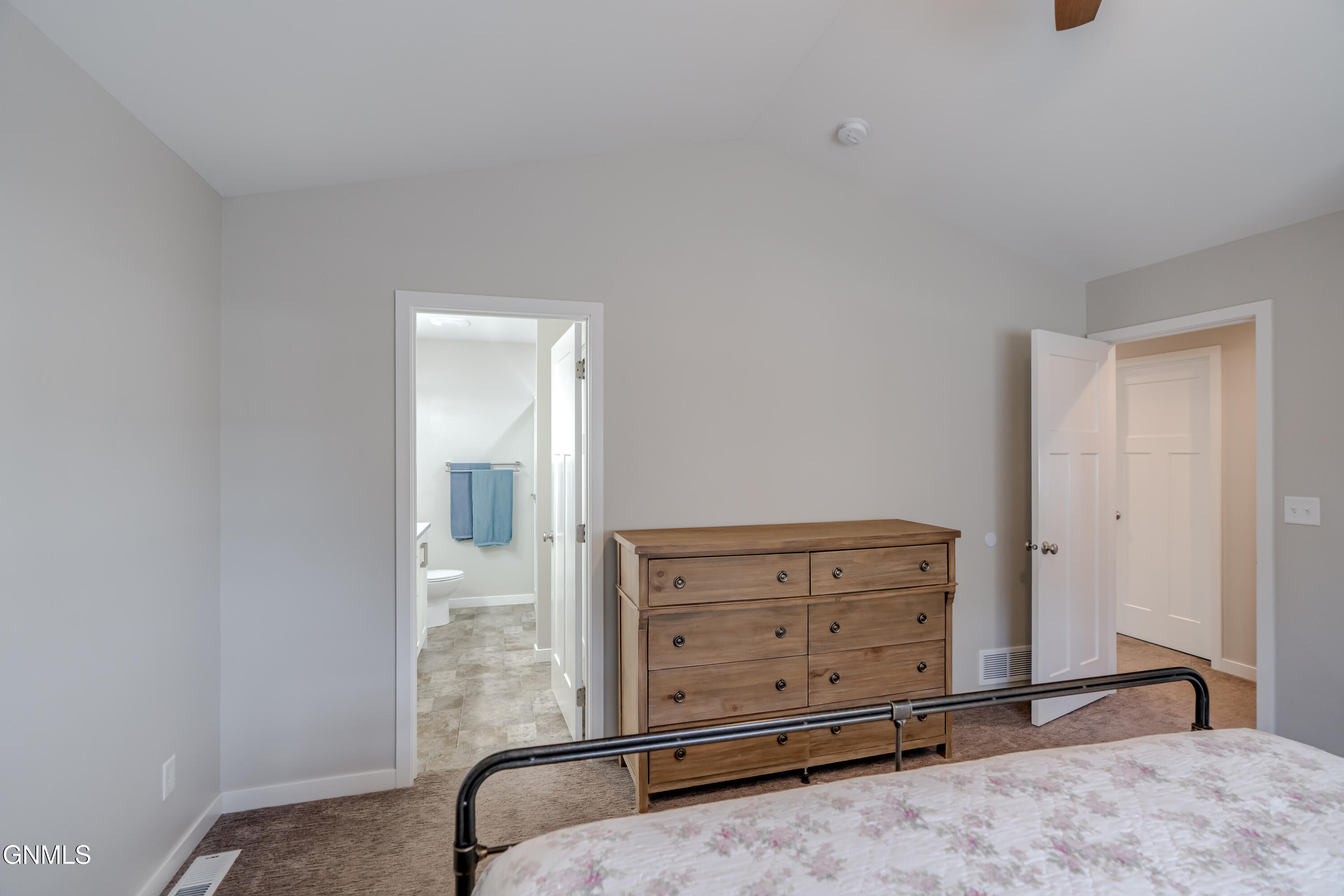 Bismarck, North Dakota, 58504, United States, 5 Bedrooms Bedrooms, ,2 BathroomsBathrooms,Residential,For Sale,1986096