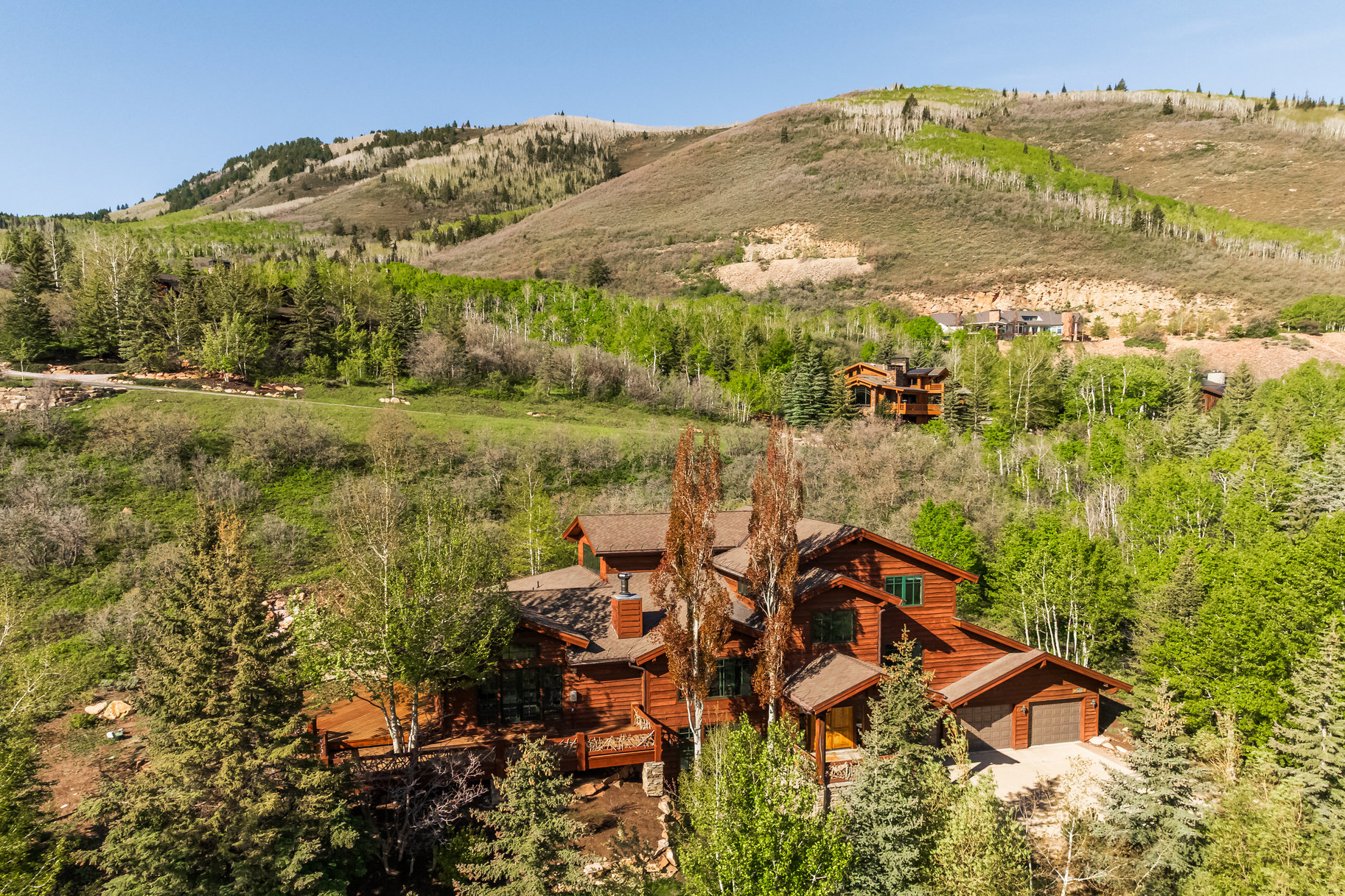 Mountain Vibes Meet Contemporary Living on an Acre in Town 