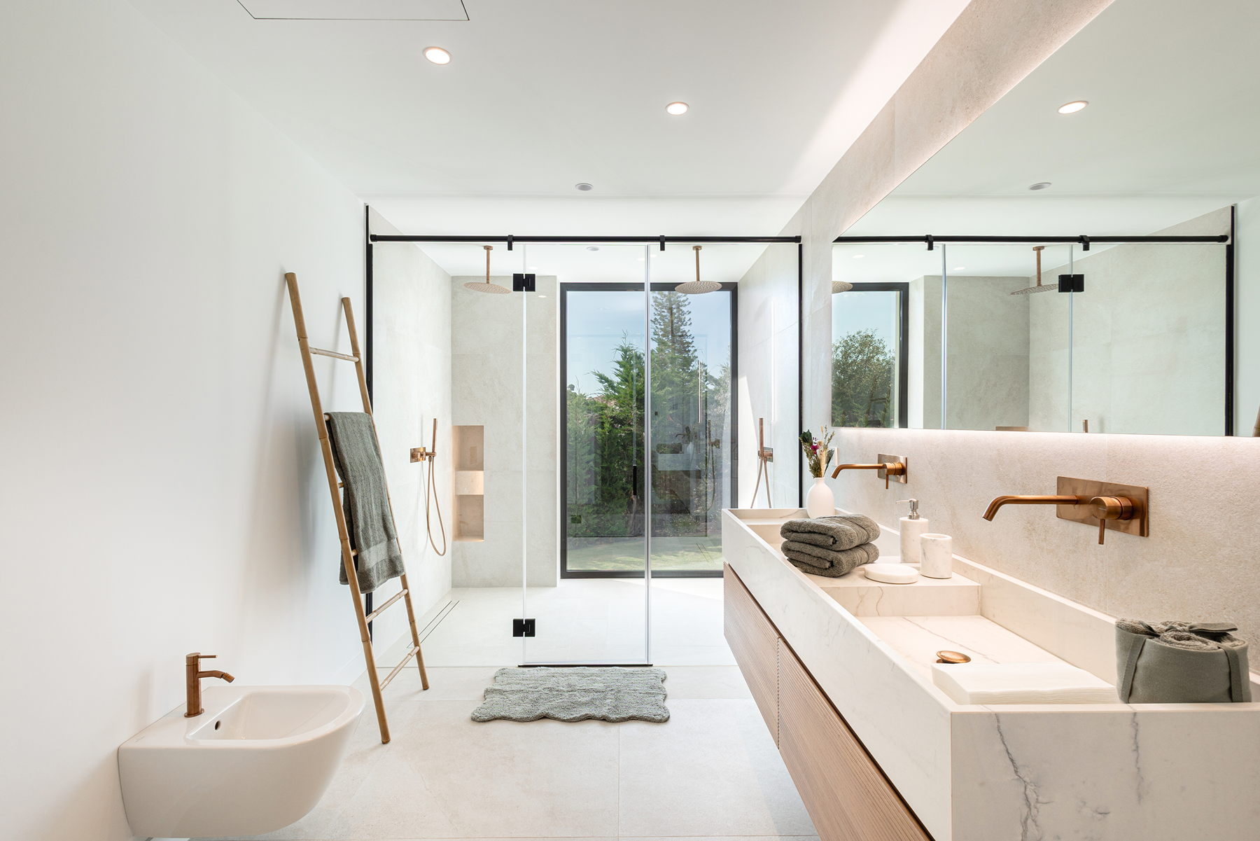  Architectural Villa in Nueva Andalucía