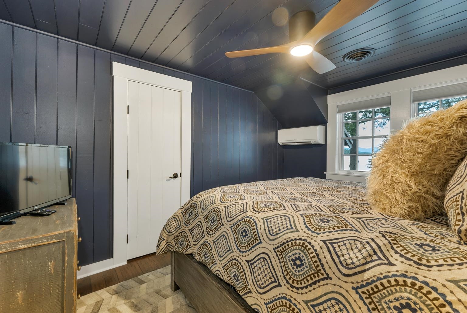 Meredith, New Hampshire, 03253, United States, 7 Bedrooms Bedrooms, ,7 BathroomsBathrooms,Residential,For Sale,1828191
