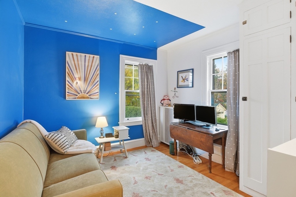 Holyoke, Massachusetts, 01040, United States, 5 Bedrooms Bedrooms, ,4 BathroomsBathrooms,Residential,For Sale,1991316