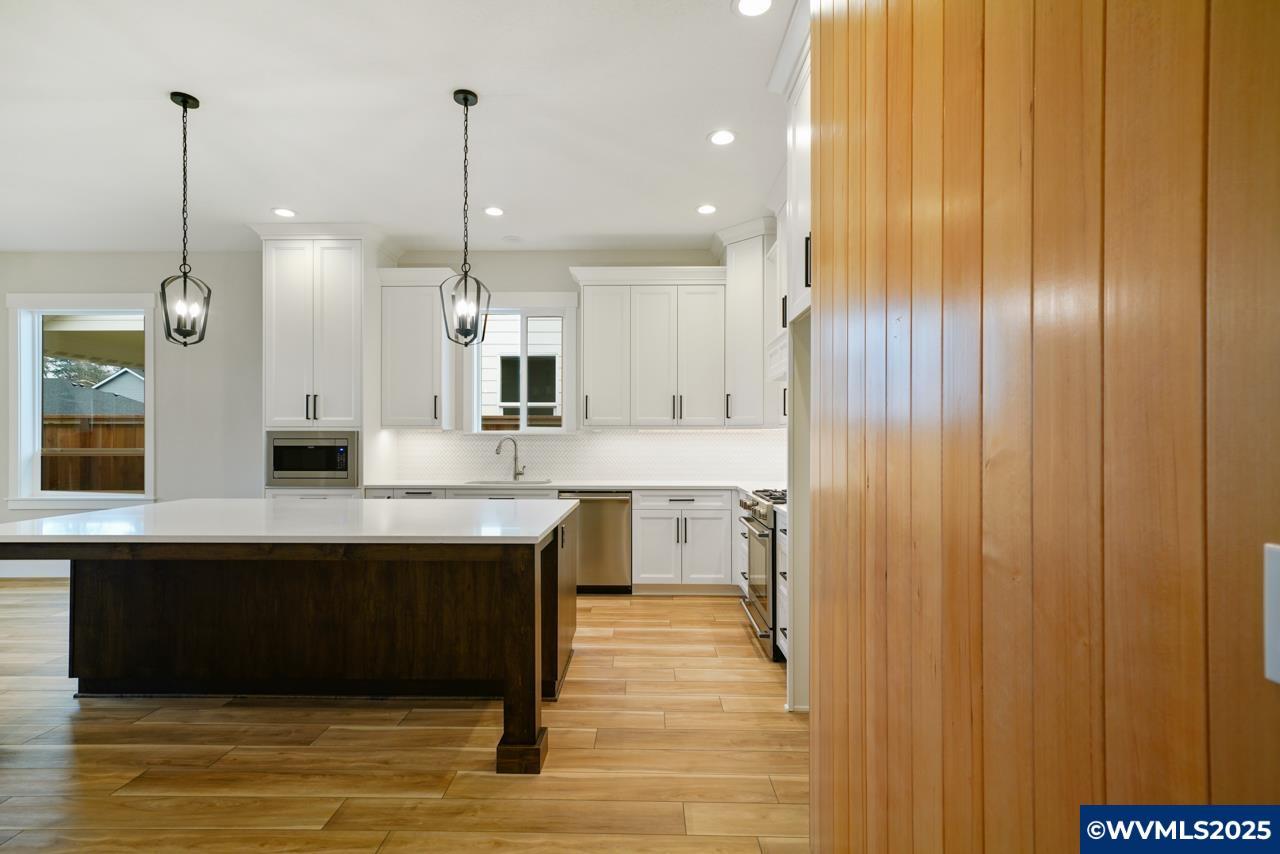 Salem, Oregon, 97306, United States, 4 Bedrooms Bedrooms, ,2 BathroomsBathrooms,Residential,For Sale,1857017