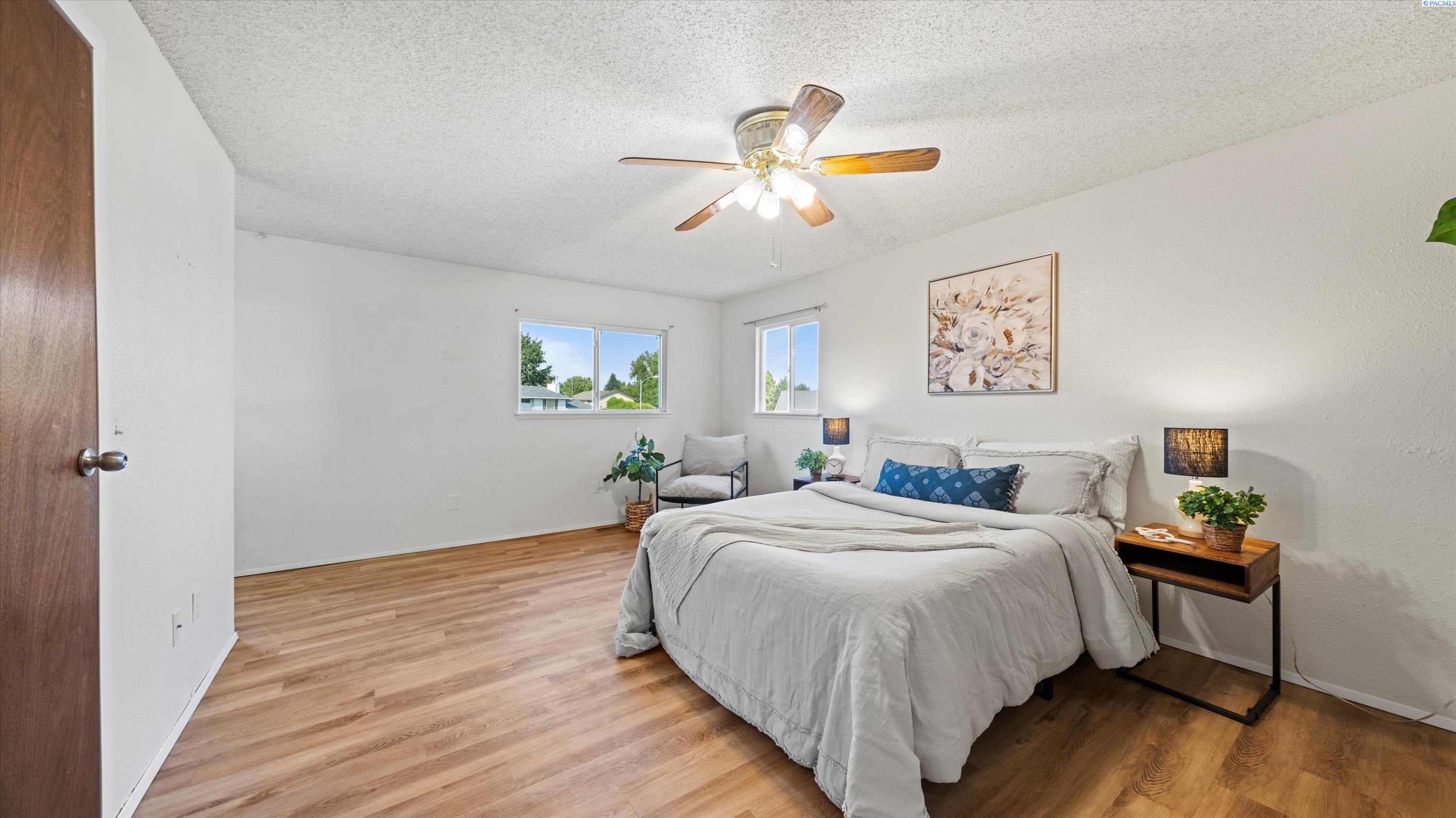 Kennewick, Washington, 99338, United States, 4 Bedrooms Bedrooms, ,1 BathroomBathrooms,Residential,For Sale,1933317