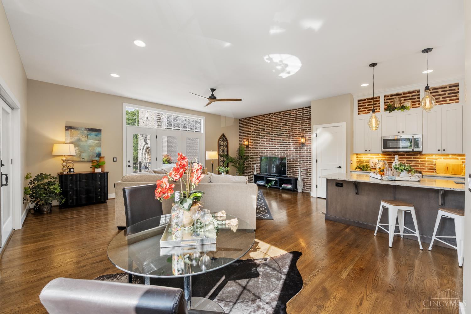 Cincinnati, Ohio, 45206, United States, 2 Bedrooms Bedrooms, ,3 BathroomsBathrooms,Residential,For Sale,1940319