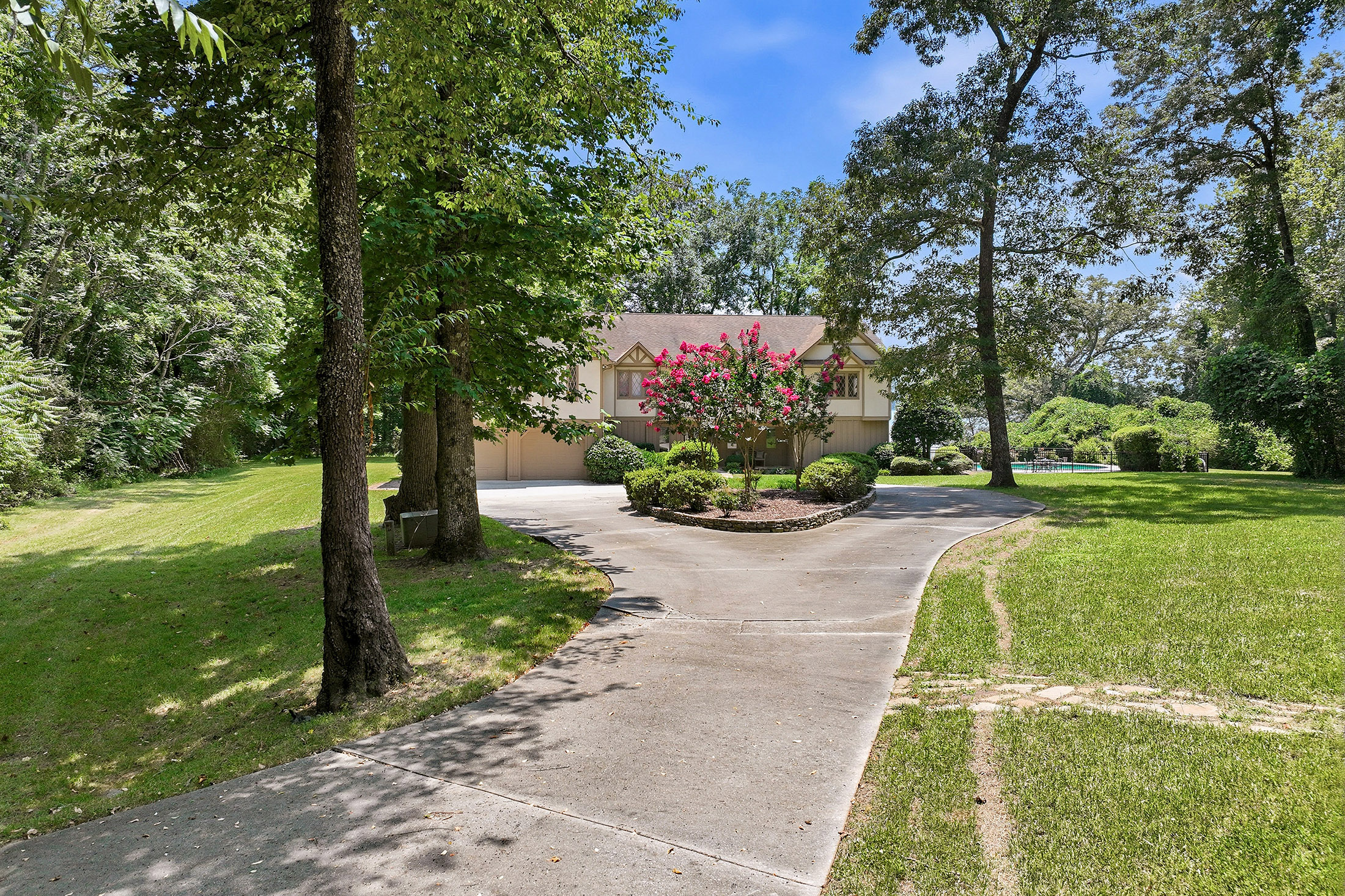  Lakefront Estate with Private Dock, Guest Home and Pool - 物件實景
