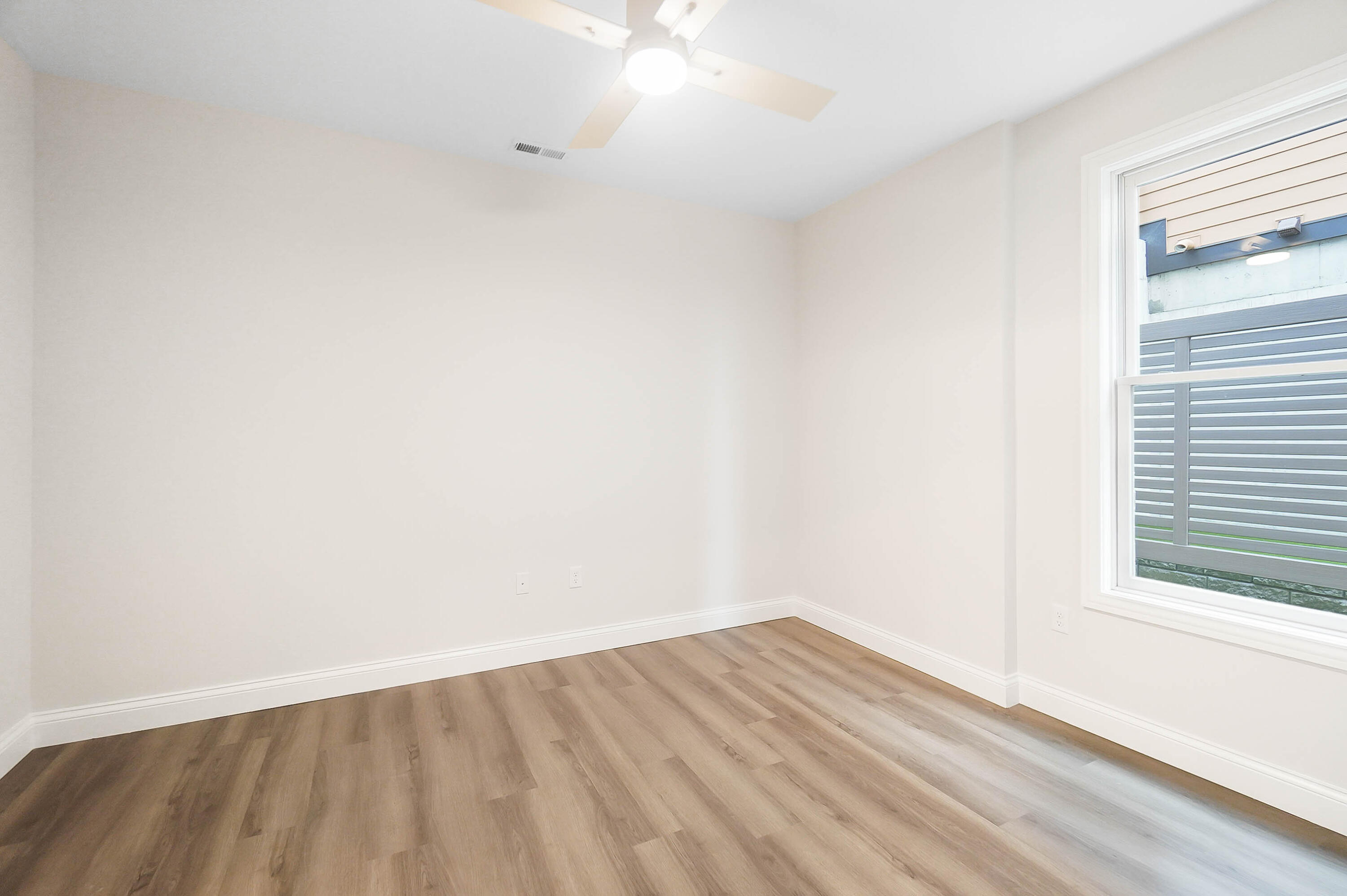 Newport, Kentucky, 41071, United States, 3 Bedrooms Bedrooms, ,4 BathroomsBathrooms,Residential,For Sale,1786326