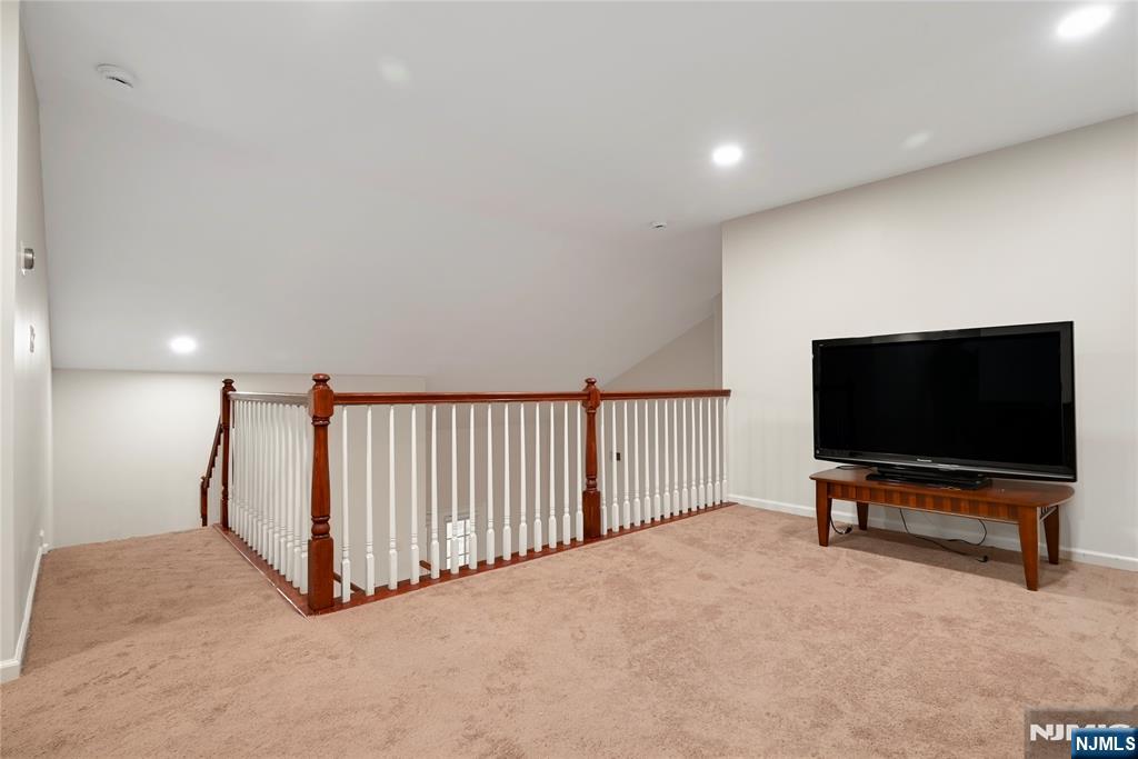 Rochelle Park, New Jersey, 07662, United States, 2 Bedrooms Bedrooms, ,3 BathroomsBathrooms,Residential,For Sale,1906079