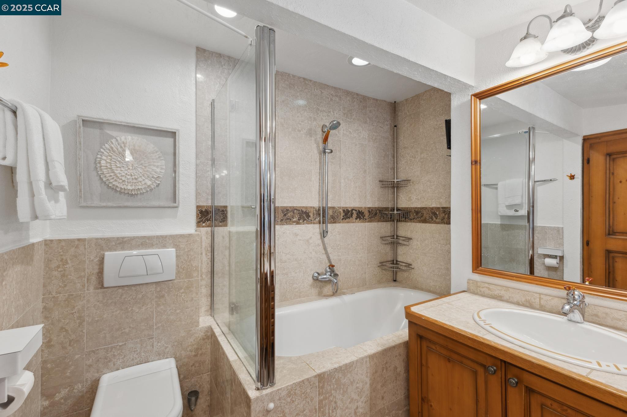 Orinda, California, 94563, United States, 4 Bedrooms Bedrooms, ,3 BathroomsBathrooms,Residential,For Sale,1804966