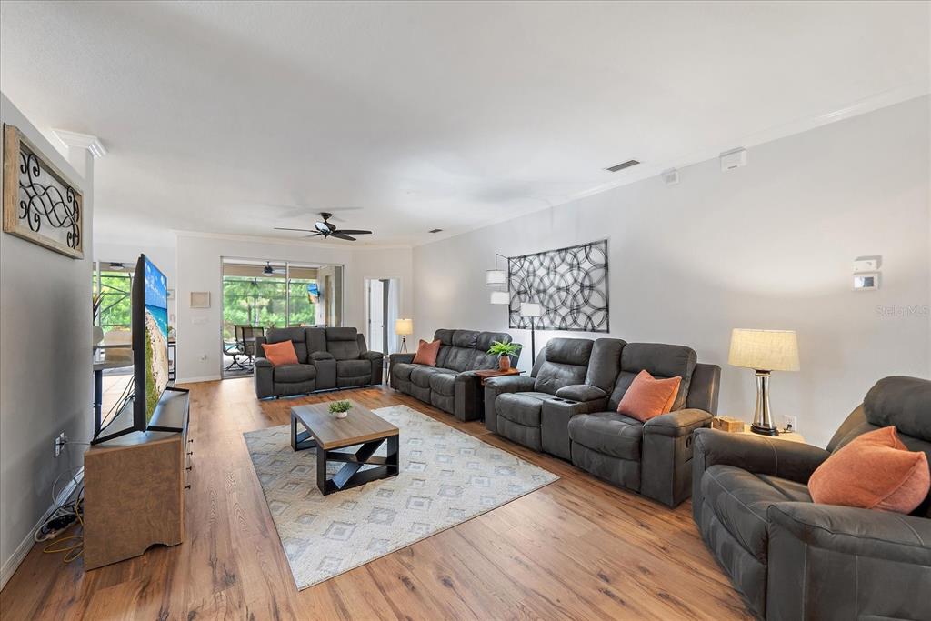 Bradenton, Florida, 34212, United States, 3 Bedrooms Bedrooms, ,2 BathroomsBathrooms,Residential,For Sale,1927218