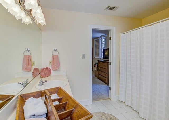 Vicksburg, Mississippi, 39183, United States, 4 Bedrooms Bedrooms, ,4 BathroomsBathrooms,Residential,For Sale,1919653