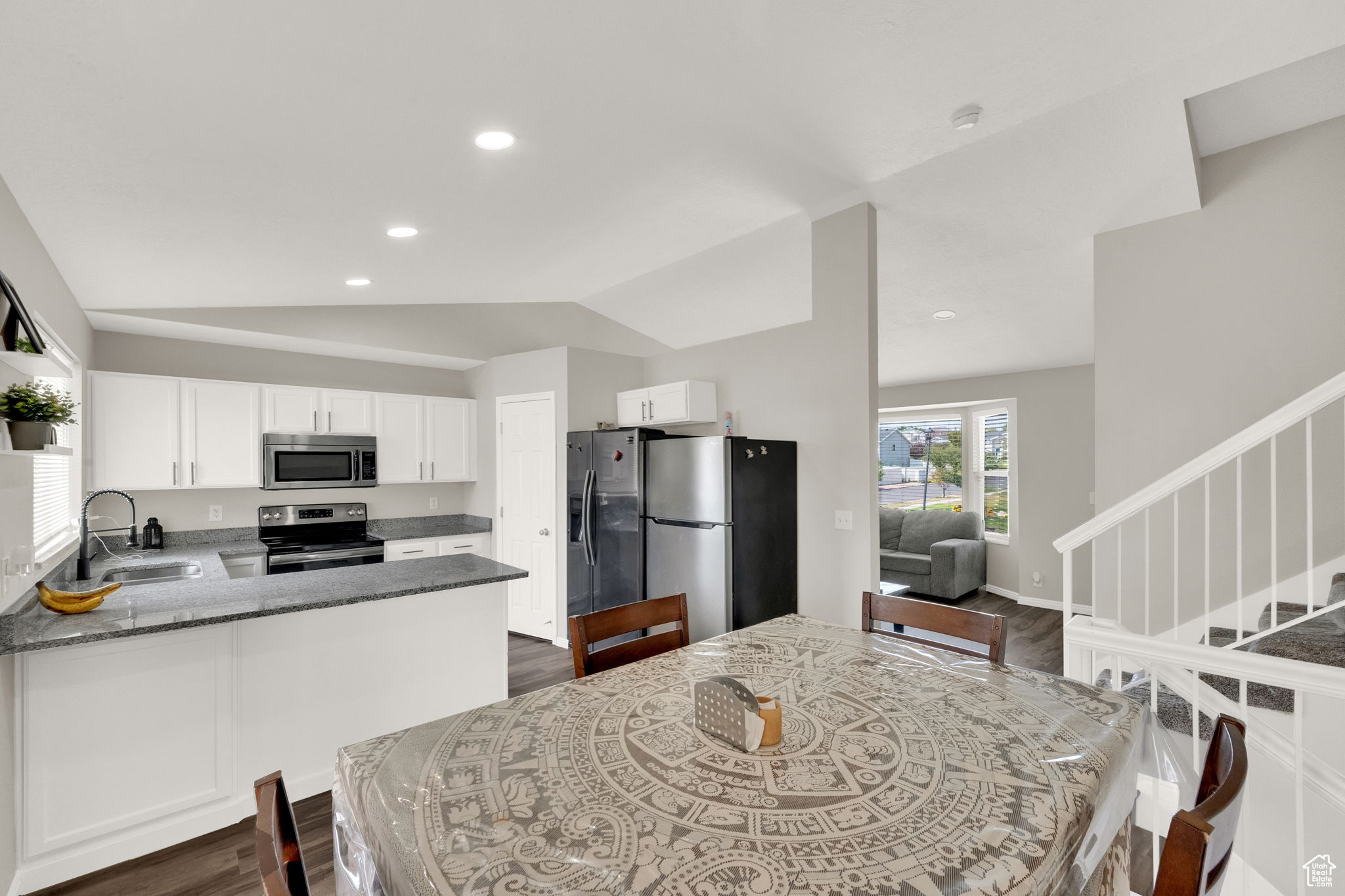 Salt Lake City, Utah, 84118, United States, 5 Bedrooms Bedrooms, ,3 BathroomsBathrooms,Residential,For Sale,1947588