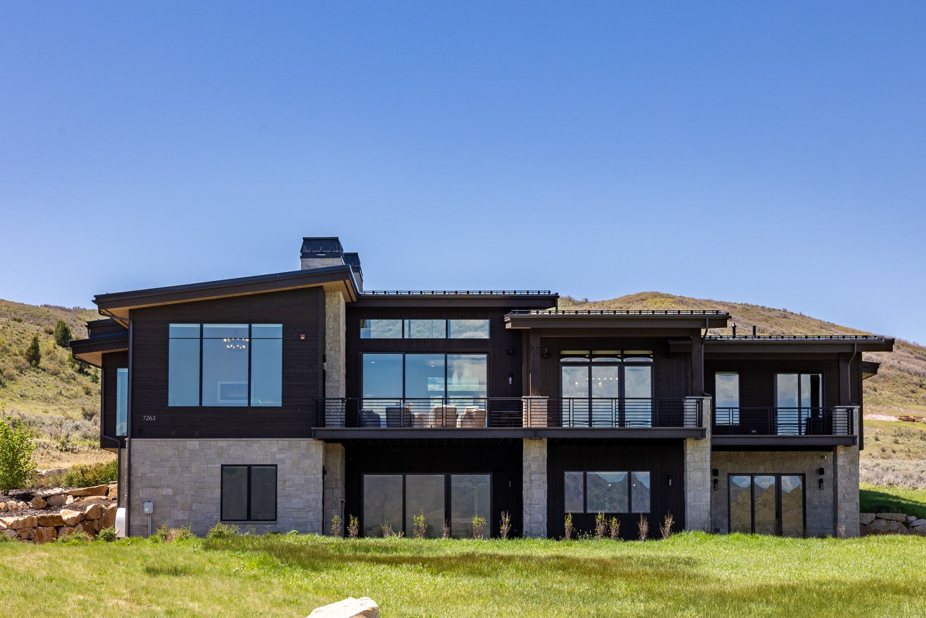  Beautiful Modern Custom Home with Rock Cliff Views at Victory Ranch - 物件實景