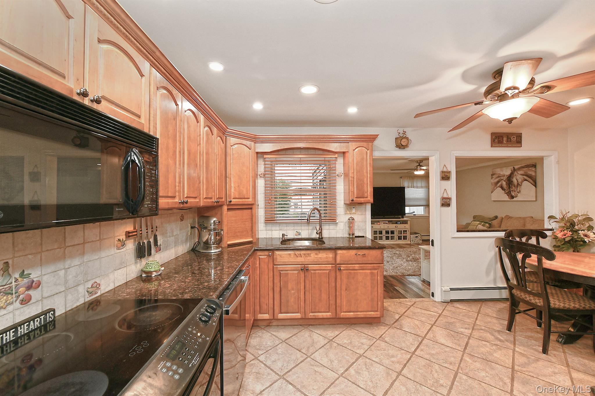 Hicksville, New York, 11801, United States, 3 Bedrooms Bedrooms, ,2 BathroomsBathrooms,Residential,For Sale,1986548