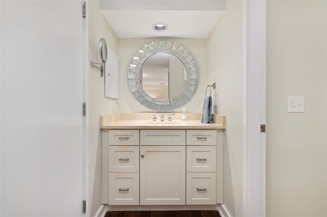 Narragansett, Rhode Island, 02882, United States, 2 Bedrooms Bedrooms, ,3 BathroomsBathrooms,Residential,For Sale,1950851