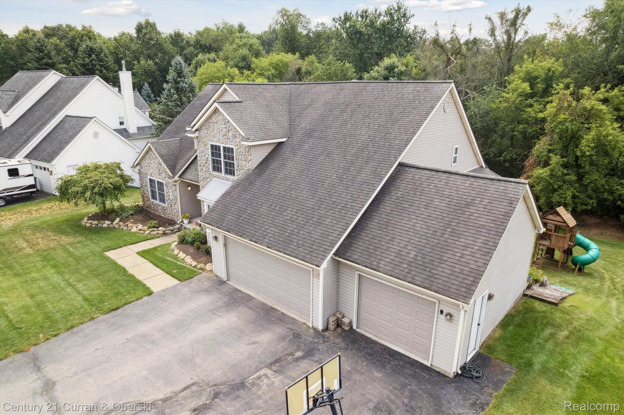 Commerce Charter Township, Michigan, 48382, United States, 4 Bedrooms Bedrooms, ,4 BathroomsBathrooms,Residential,For Sale,1916124
