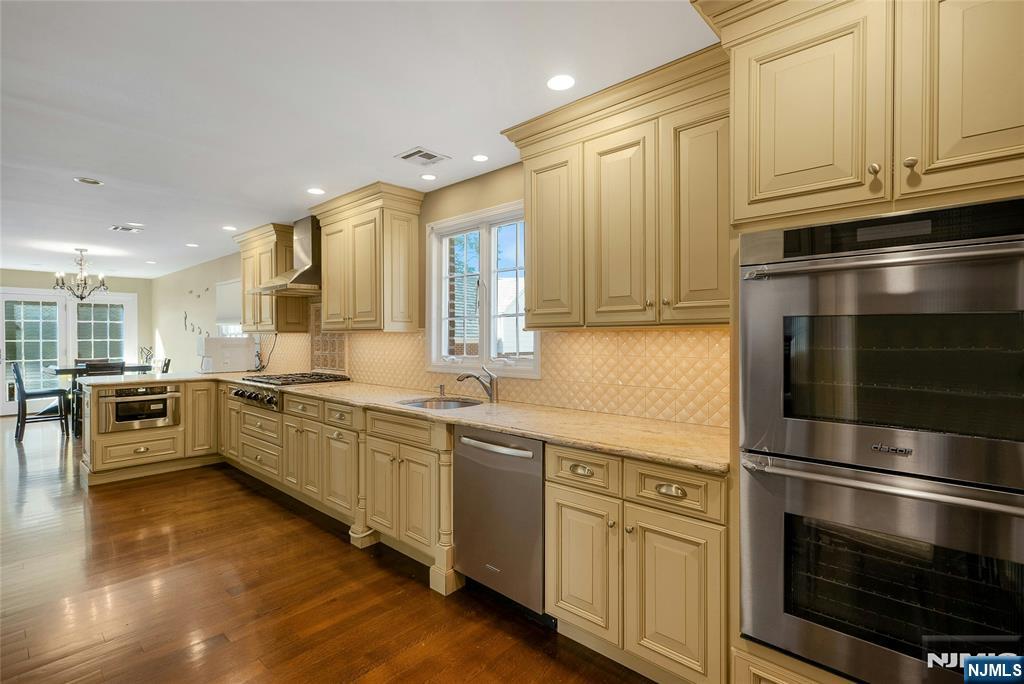 Ridgefield, New Jersey, 07657, United States, 4 Bedrooms Bedrooms, ,3 BathroomsBathrooms,Residential,For Sale,1991908