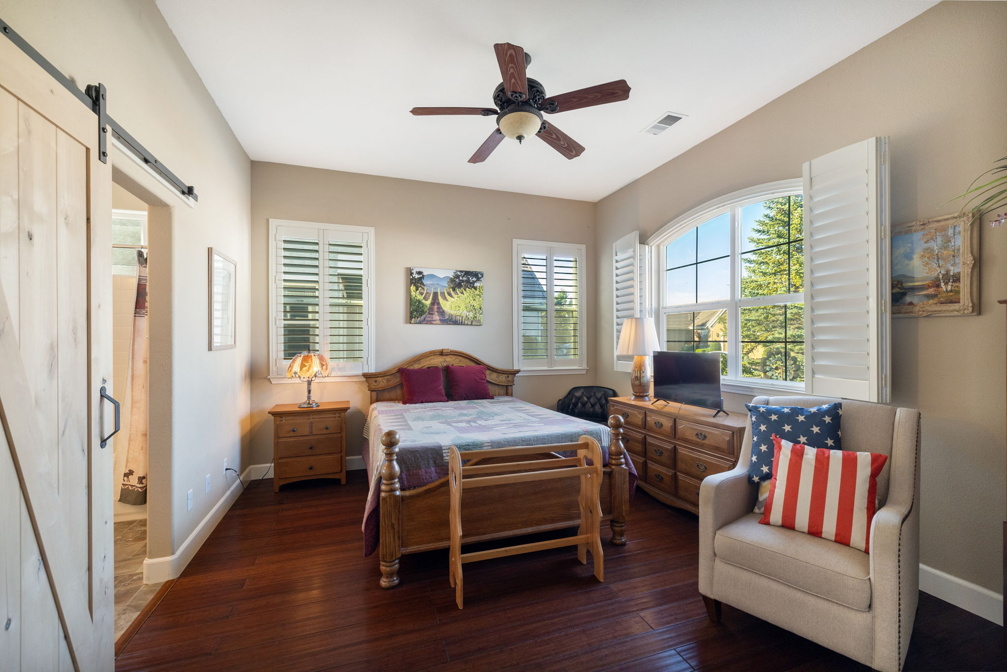  Refined Minden Living with Designer Touches and Captivating Mountain Views - 物件實景
