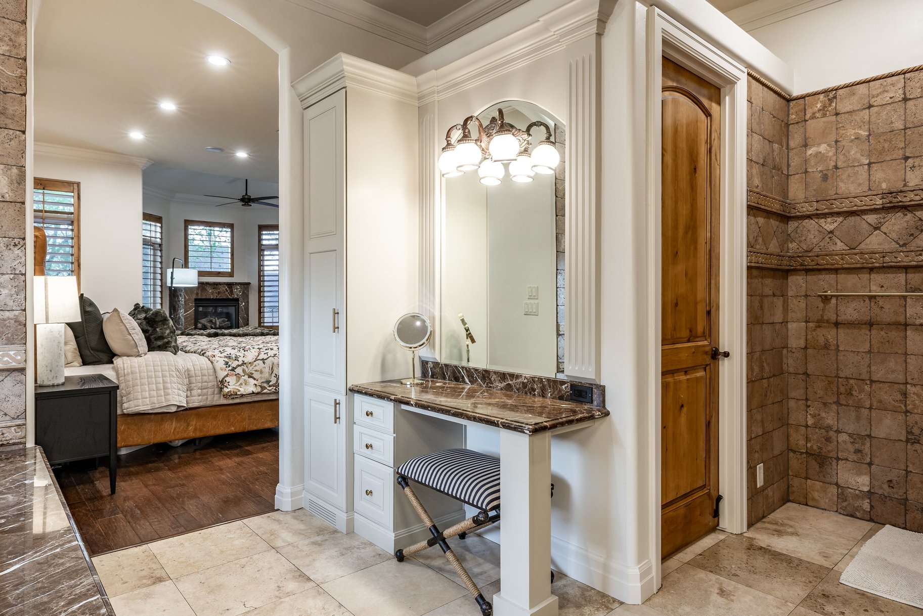  Custom 2-Story Parade Home with Dolphin Bolderscape Grotto Pool & 6 Car Garage - 物件實景