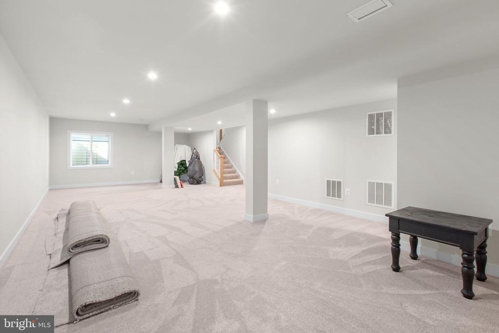 Fredericksburg, Virginia, 22401, United States, 4 Bedrooms Bedrooms, ,4 BathroomsBathrooms,Residential,For Sale,1999517