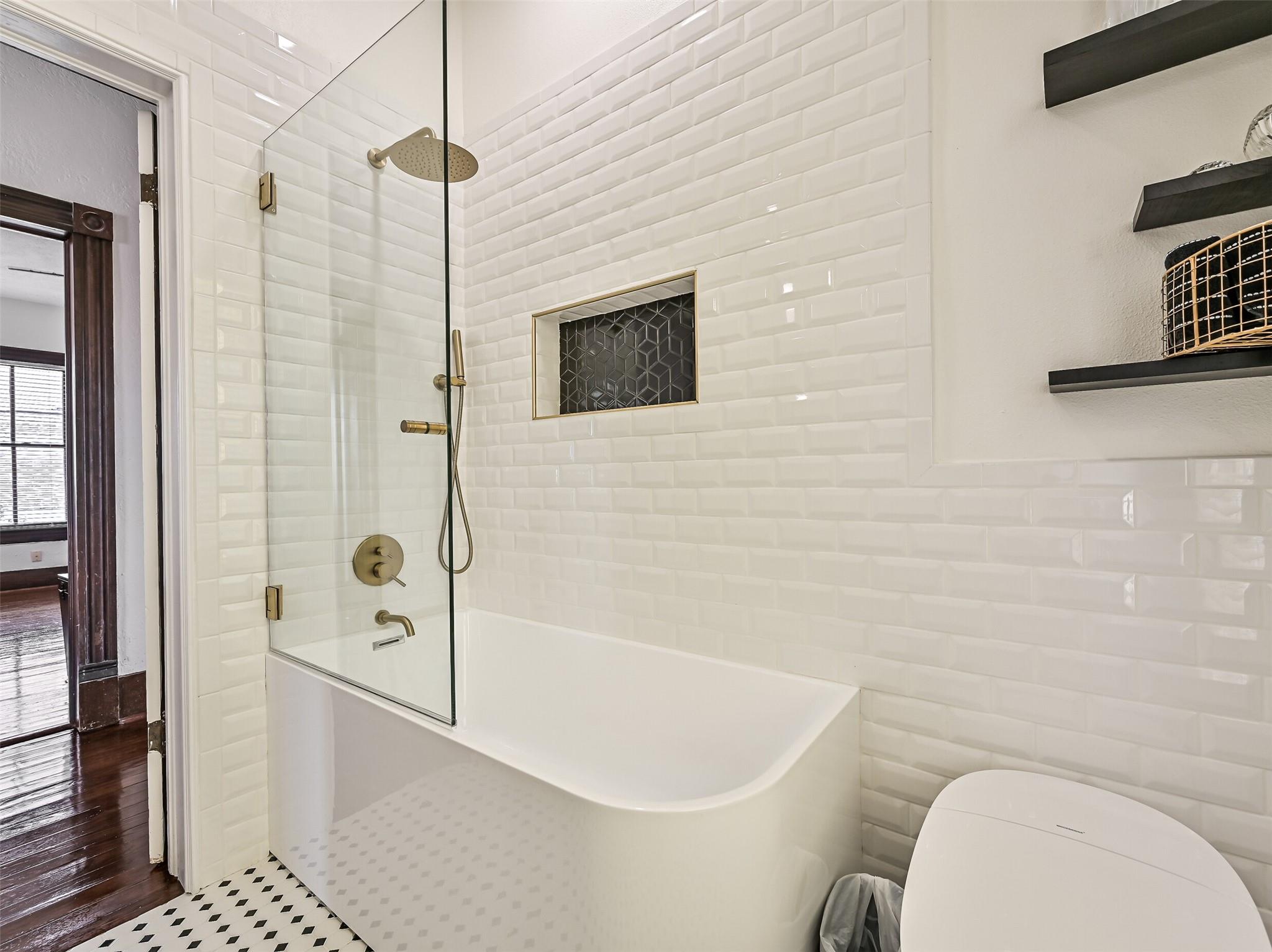 Galveston, Texas, 77550, United States, 4 Bedrooms Bedrooms, ,3 BathroomsBathrooms,Residential,For Sale,1818461