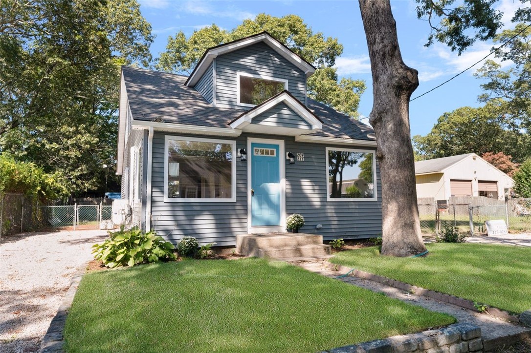 Warwick, Rhode Island, 02889, United States, 4 Bedrooms Bedrooms, ,2 BathroomsBathrooms,Residential,For Sale,1988287