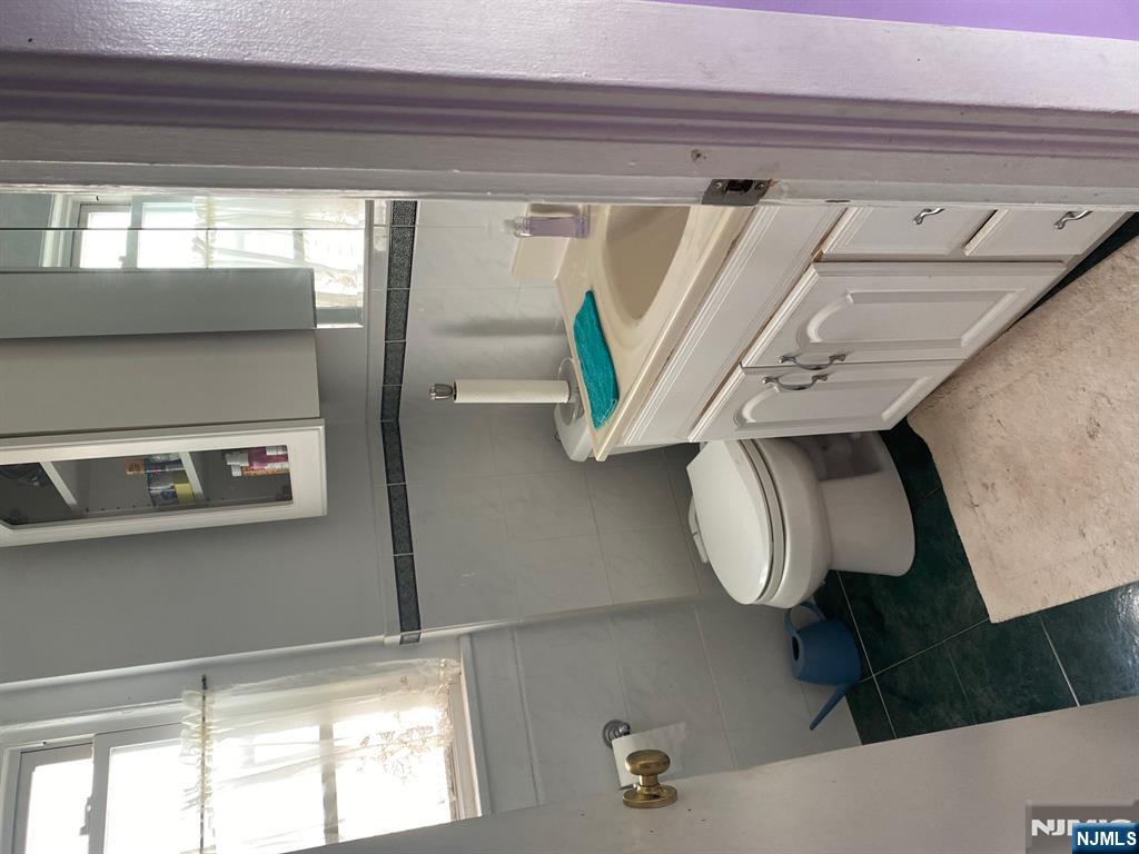 Teaneck, New Jersey, 07666, United States, 3 Bedrooms Bedrooms, ,2 BathroomsBathrooms,Residential,For Sale,1939730