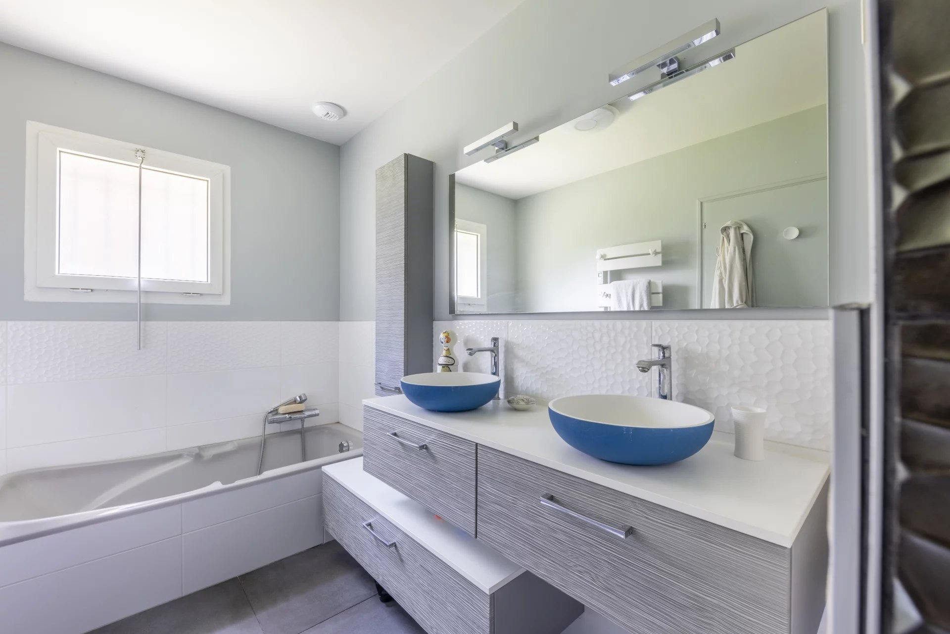 Sucé-sur-Erdre, Pays de la Loire, 44240, FR, 5 Bedrooms Bedrooms, ,6 BathroomsBathrooms,Residential,For Sale,1442849