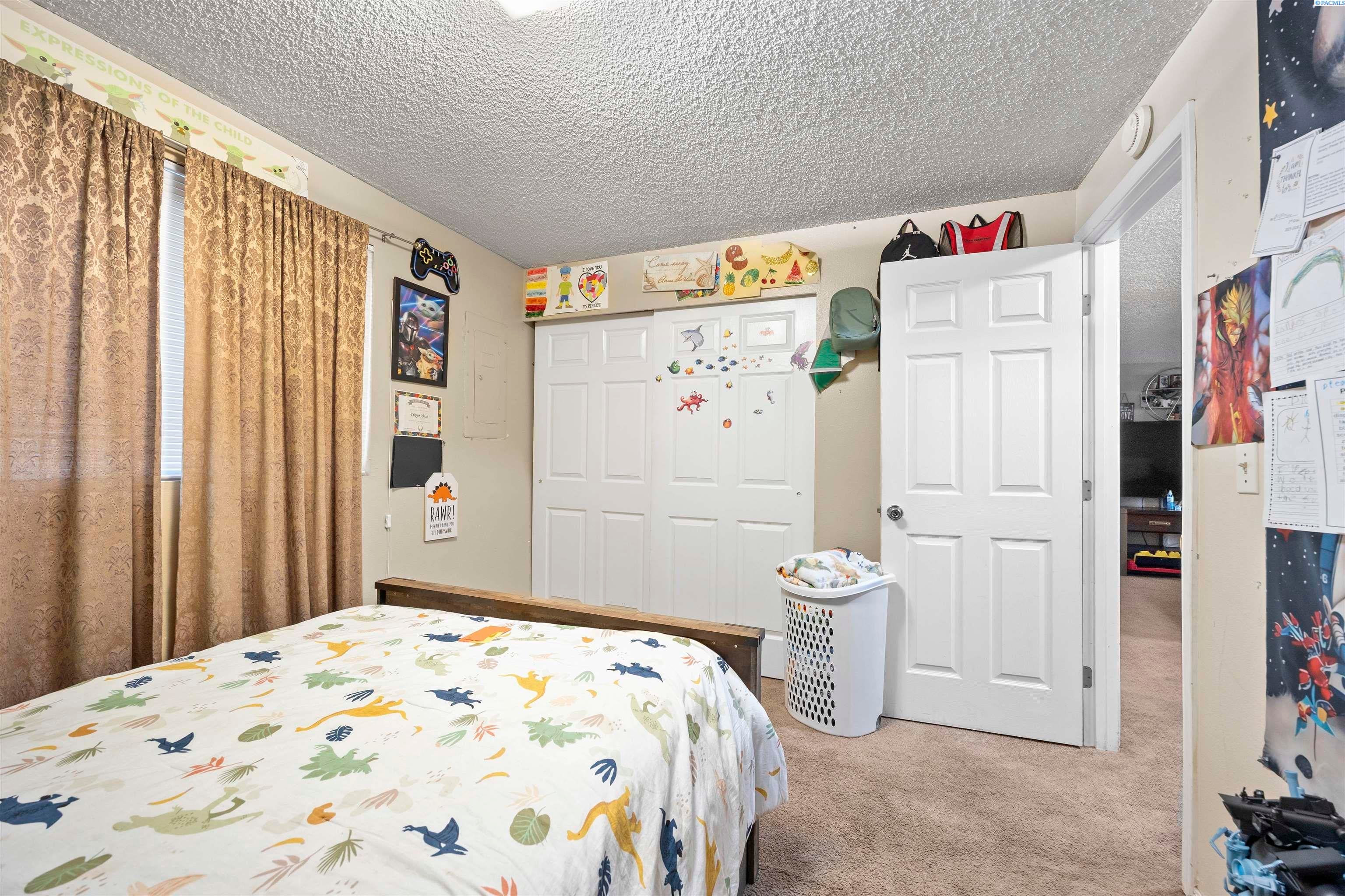 Zillah, Washington, 98953, United States, 9 Bedrooms Bedrooms, ,Residential,For Sale,2013273