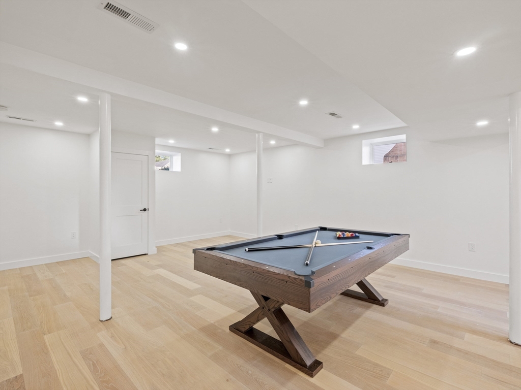 Wakefield, Massachusetts, 01880, United States, 4 Bedrooms Bedrooms, ,5 BathroomsBathrooms,Residential,For Sale,1938527