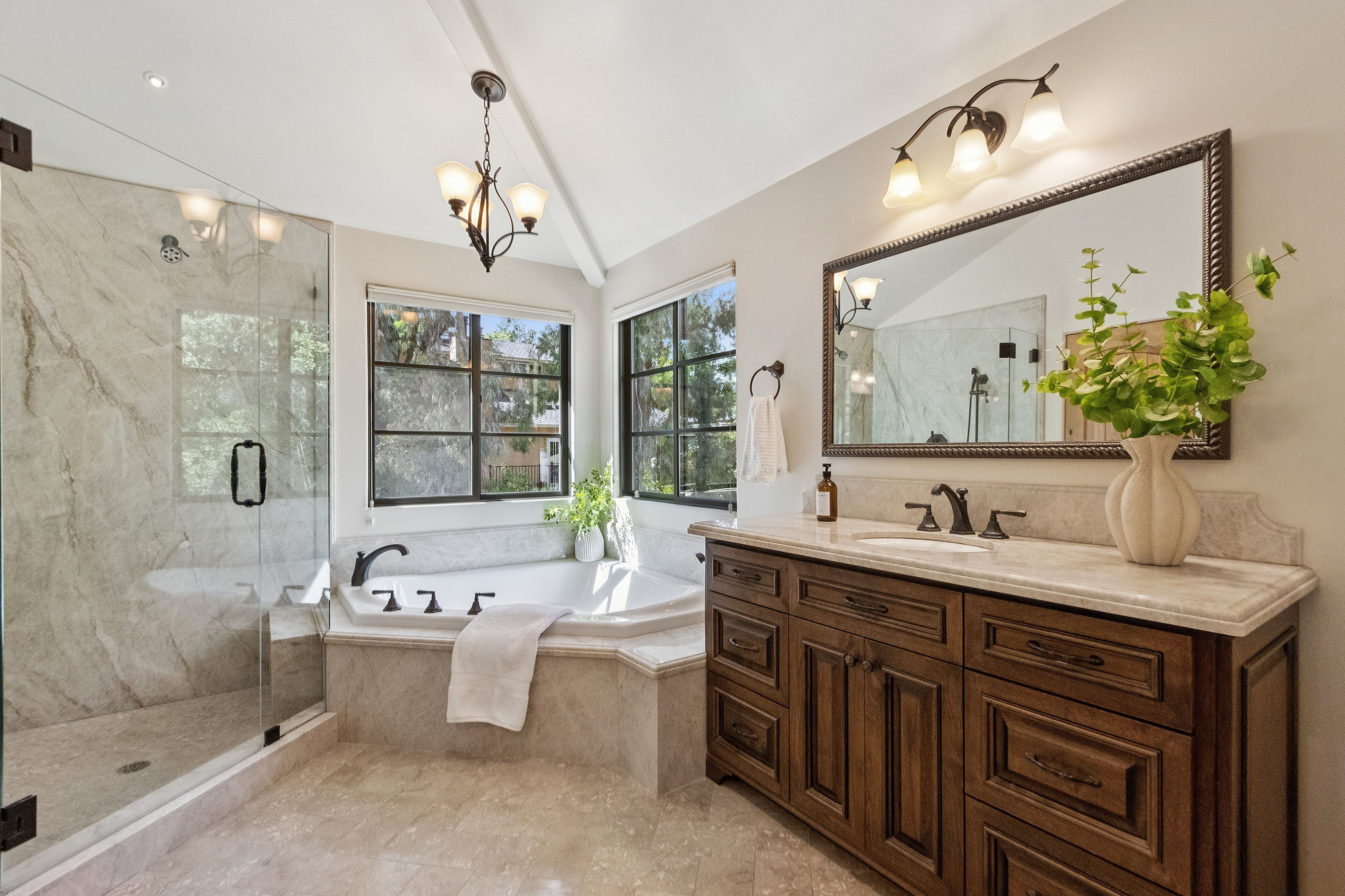  Mediterranean-Style Beauty with Garden Escape - 物件實景