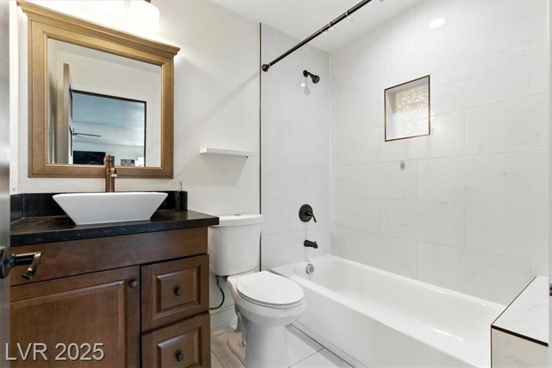 Las Vegas, Nevada, 89106, United States, 4 Bedrooms Bedrooms, ,3 BathroomsBathrooms,Residential,For Sale,1942763