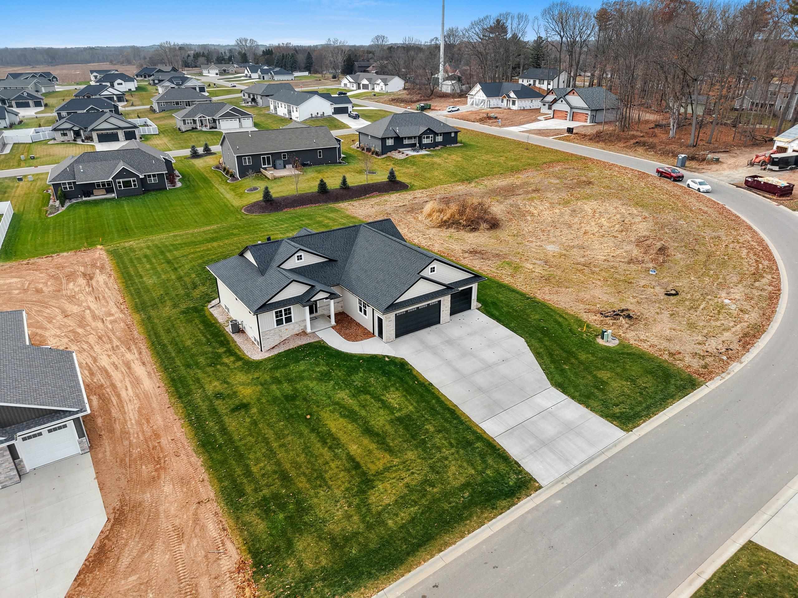 SUAMICO, Wisconsin, 54313, United States, 5 Bedrooms Bedrooms, ,4 BathroomsBathrooms,Residential,For Sale,2000952