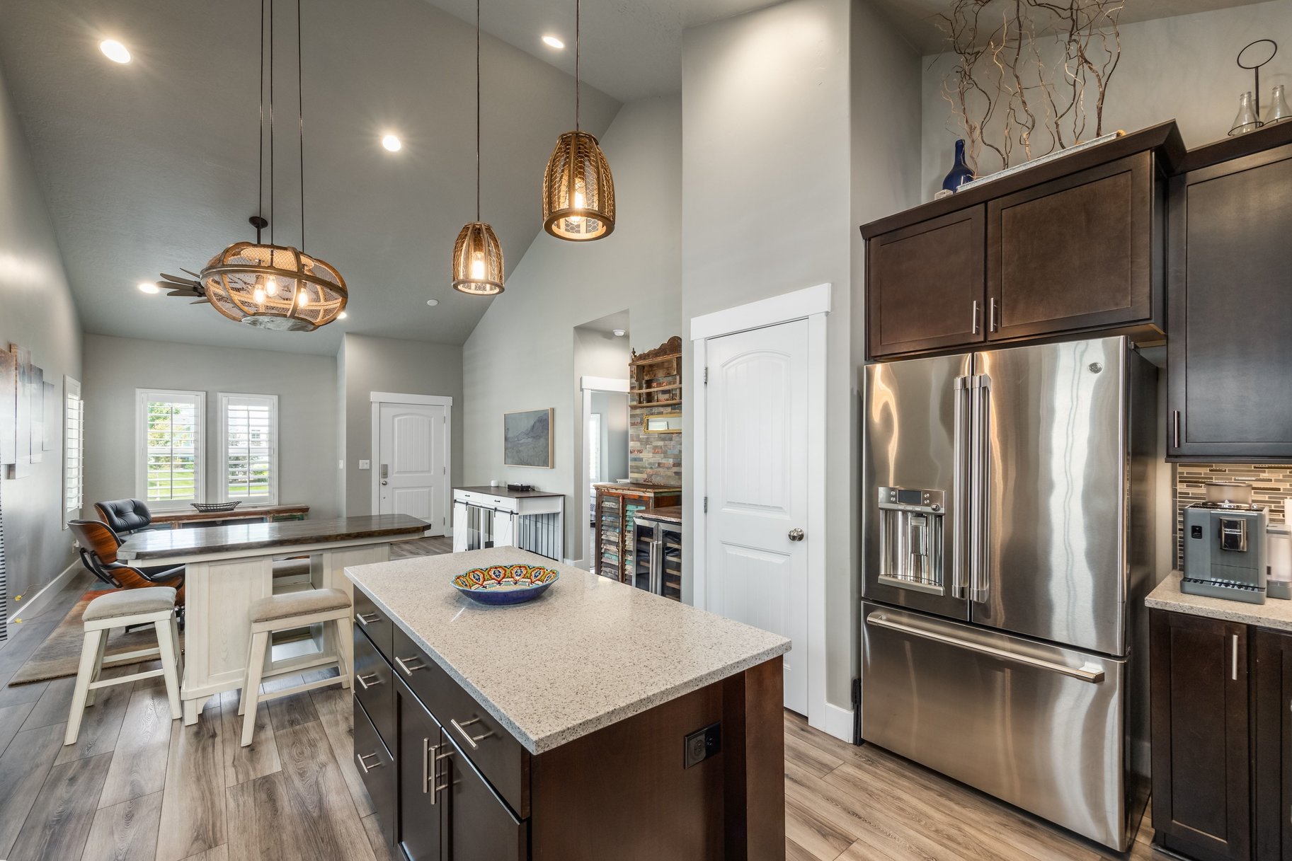  Move-In Ready in Daybreak — Steps from the Lake, Loaded with Custom Upgrades - 物件實景