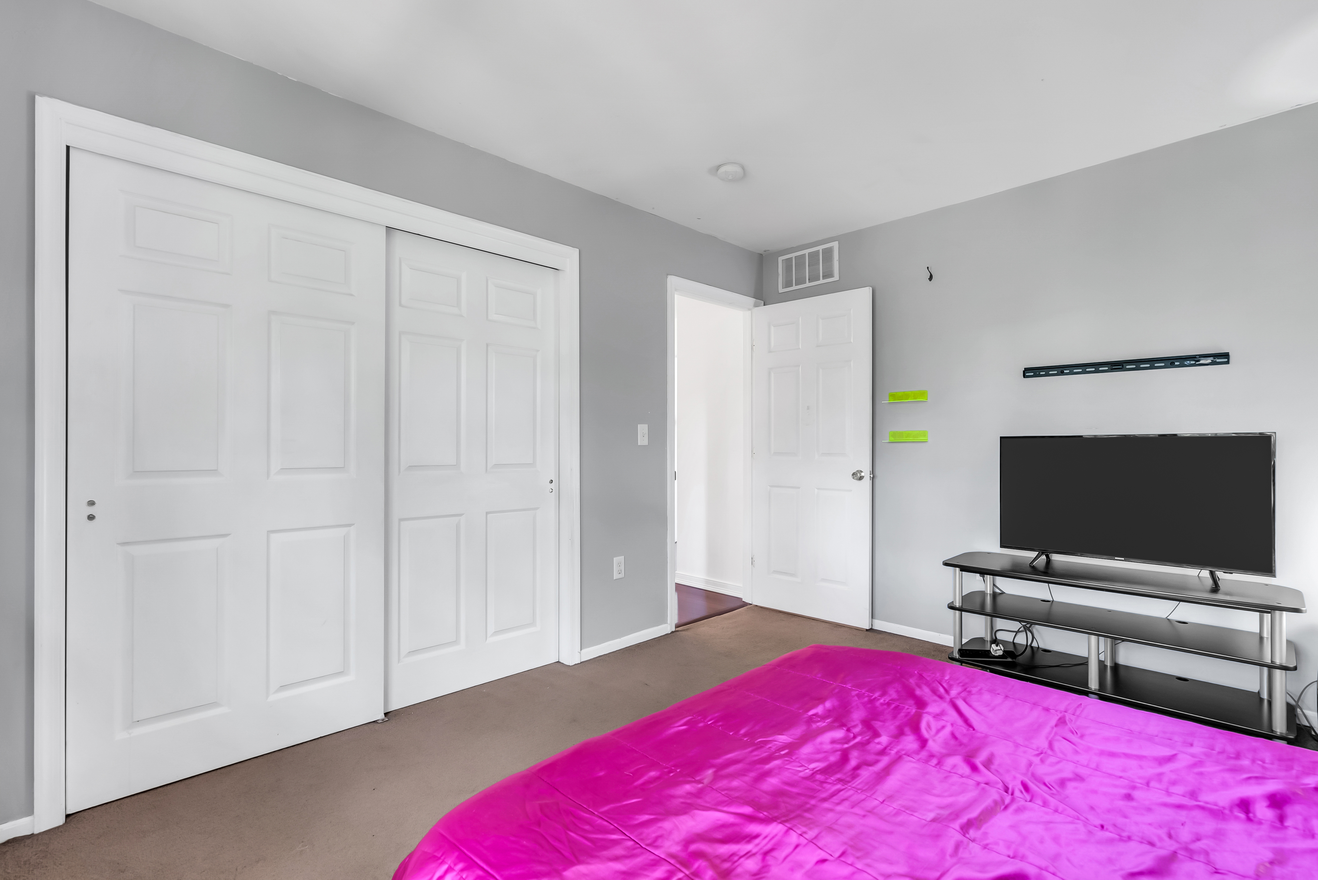  Woodland Hills Colonial Opportunity - 物件實景