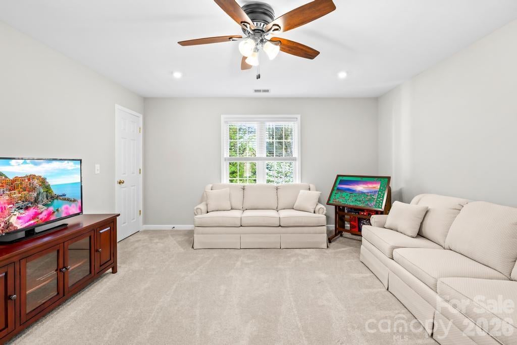 Huntersville, North Carolina, 28078, United States, 4 Bedrooms Bedrooms, ,3 BathroomsBathrooms,Residential,For Sale,2035825