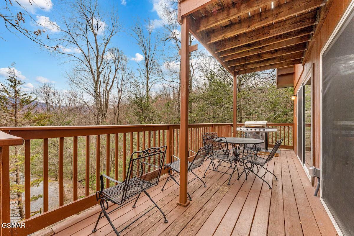 Gatlinburg, Tennessee, 37738, United States, 5 Bedrooms Bedrooms, ,4 BathroomsBathrooms,Residential,For Sale,2023747