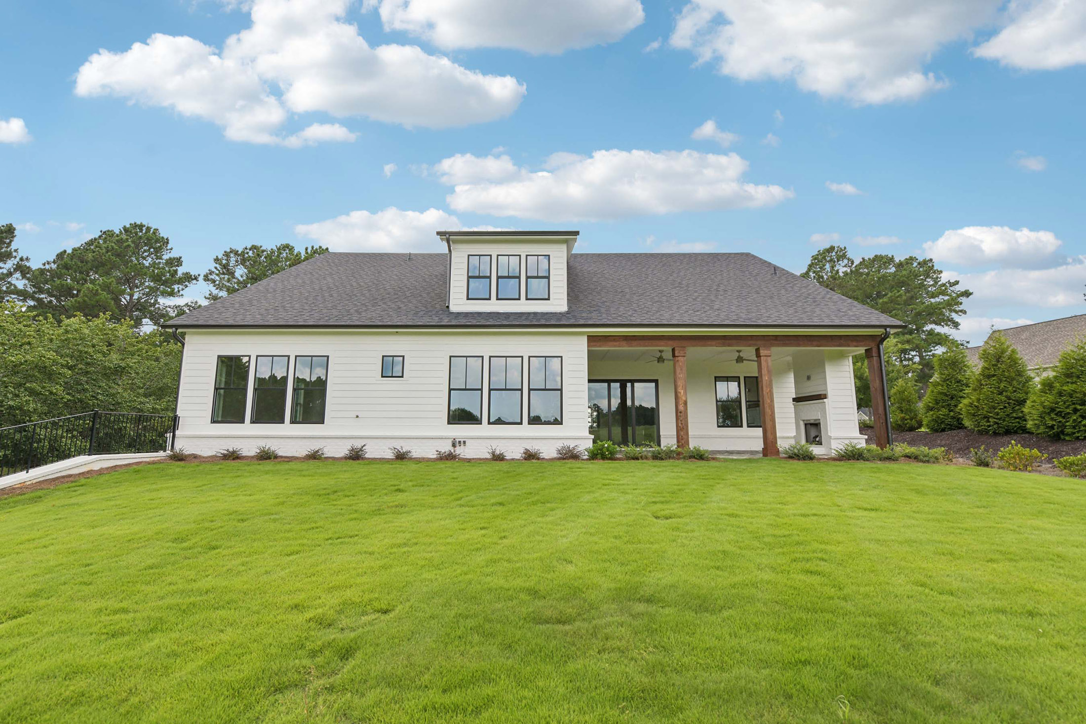  Stunning New Home by Green Park Homes in Sought-after Cuscowilla Community - 物件實景