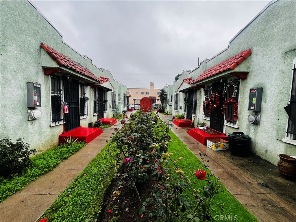 Los Angeles, California, 90003, United States, 12 Bedrooms Bedrooms, ,Residential,For Sale,2009676