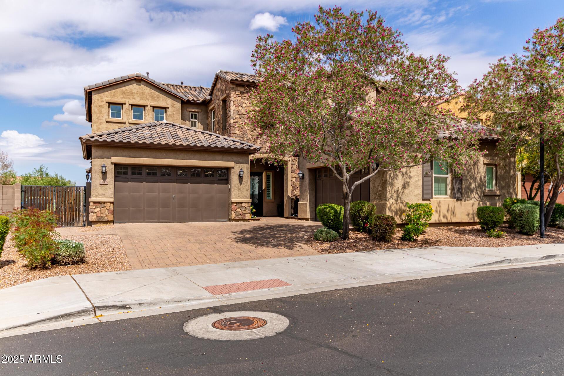 Phoenix, Arizona, 85050, United States, 5 Bedrooms Bedrooms, ,4 BathroomsBathrooms,Residential,For Sale,1980478