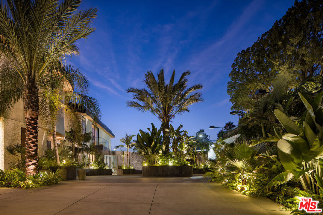 Beverly Hills, California, 90210, United States, 7 Bedrooms Bedrooms, ,11 BathroomsBathrooms,Residential,For Sale,1712391