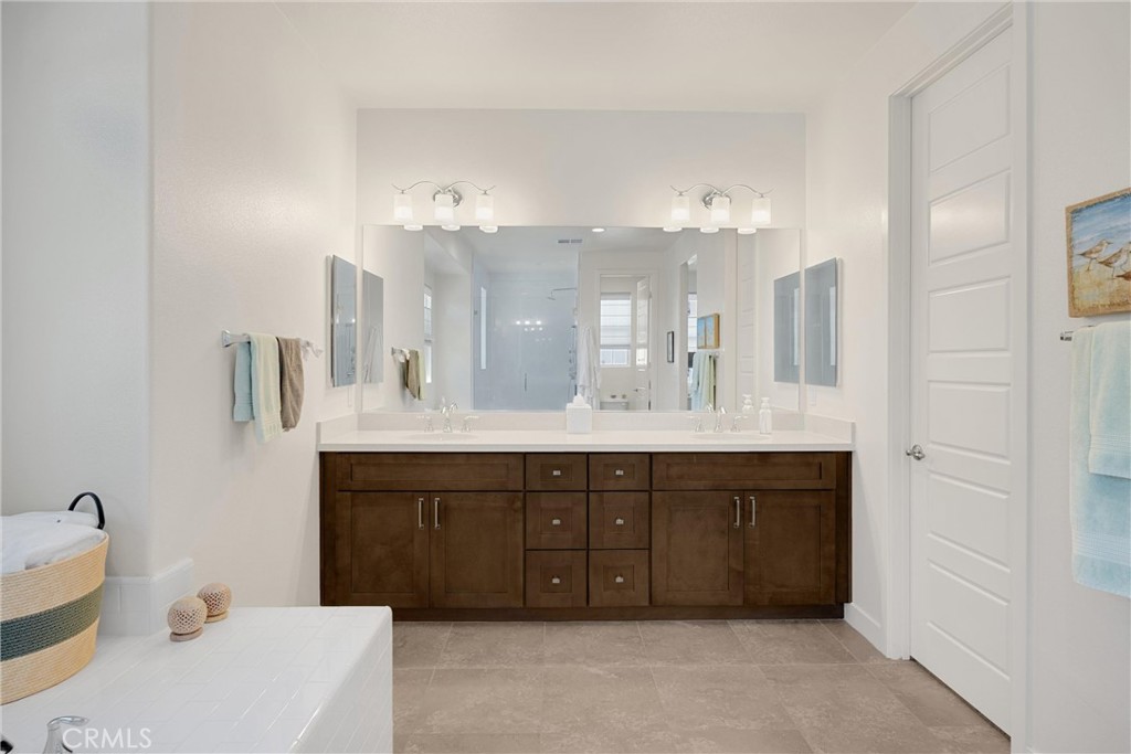 Upland, California, 91784, United States, 3 Bedrooms Bedrooms, ,3 BathroomsBathrooms,Residential,For Sale,1988637