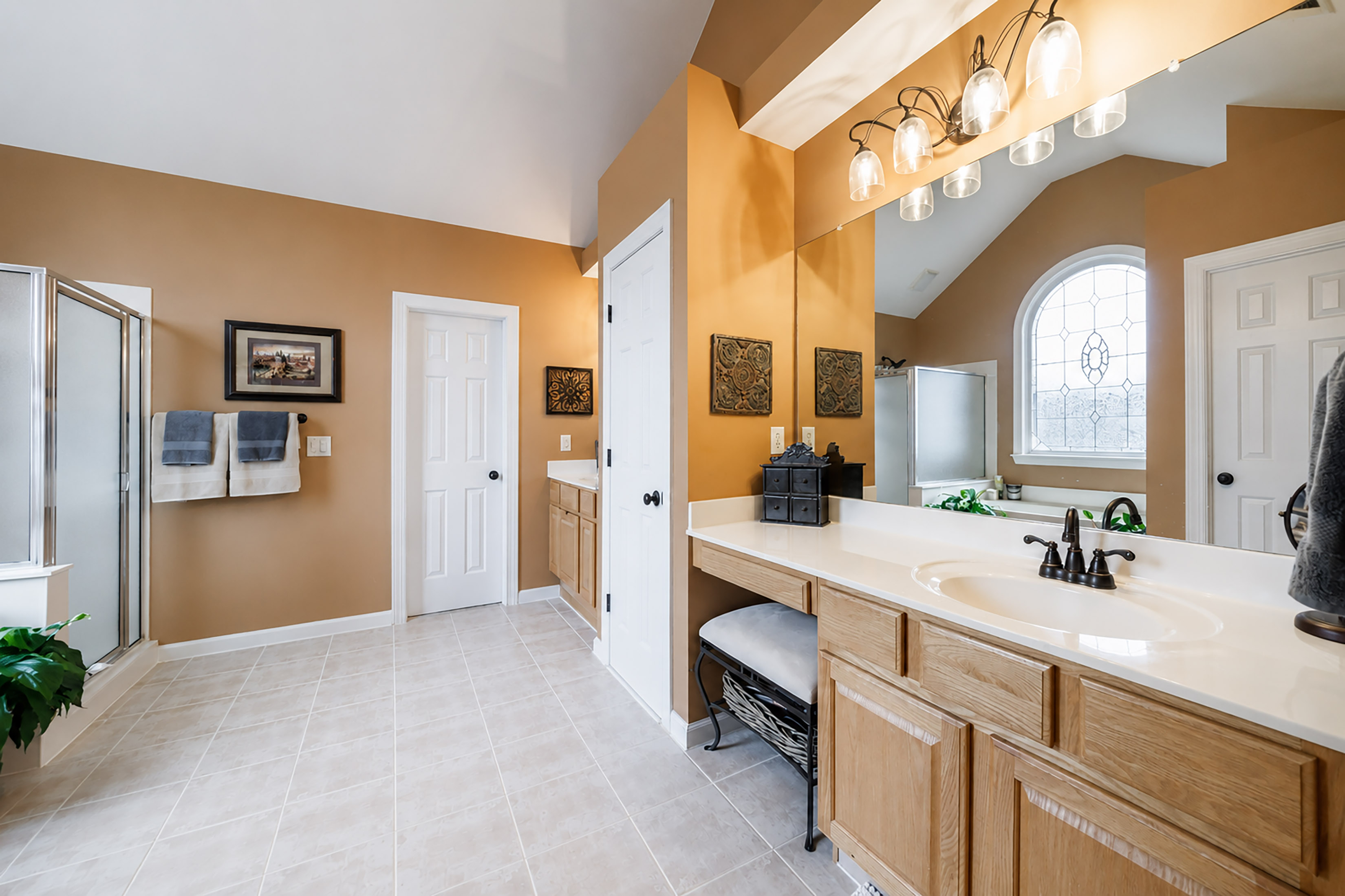  Beautifully Updated and Well Maintained Home in Sought-after Highcroft Community - 物件實景
