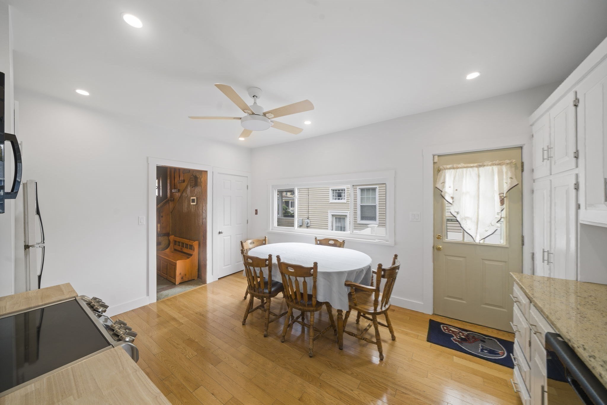 Lynn, Massachusetts, 01902, United States, 3 Bedrooms Bedrooms, ,2 BathroomsBathrooms,Residential,For Sale,1981225